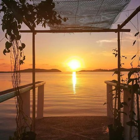 Bella Louise Lodging House Bar And Resto Busuanga Exterior photo